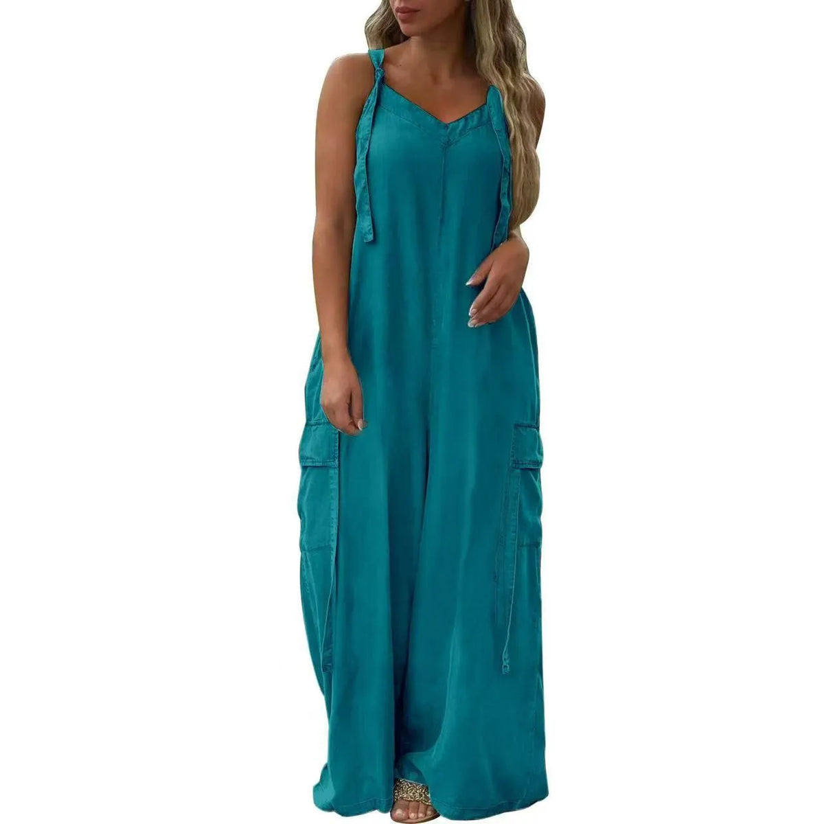 The new summer jumpsuit is loose, comfortable and casual