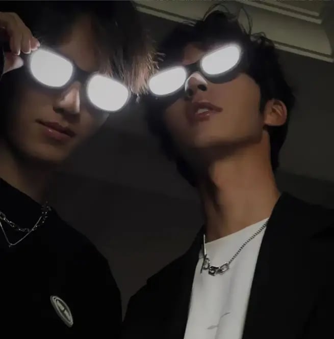 🔥HOT SALE🔥🌟 Futuristic LED Light-Up Party Eyewear 🕶️