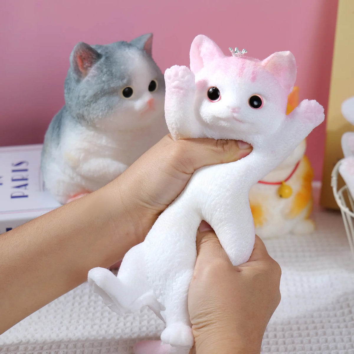 🎉🎨🐾Soft and Cuddly Cat – Stress-Relief Squeezable Toy