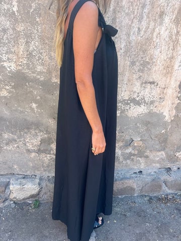 💕 Solid color dress for women with floral strap and U-neckline