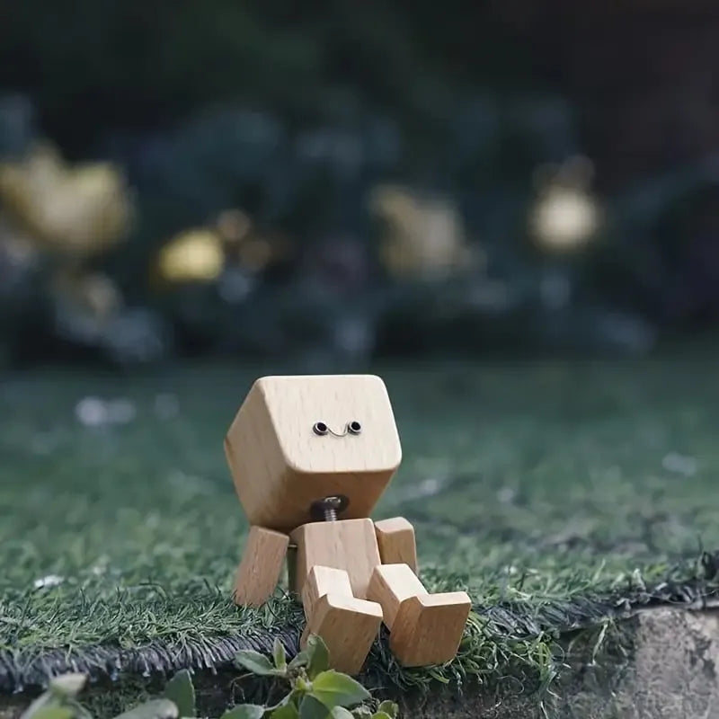 Charming Little Wooden Figure That Sways with 12PCS Magnetic Expressions