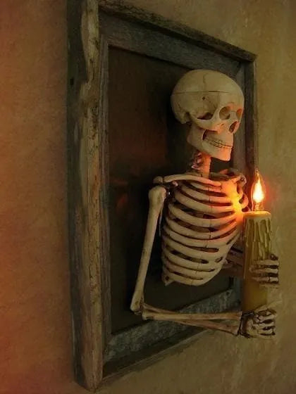 Framed 3D Skeleton Torso Holding Candle💀Haunted house skull