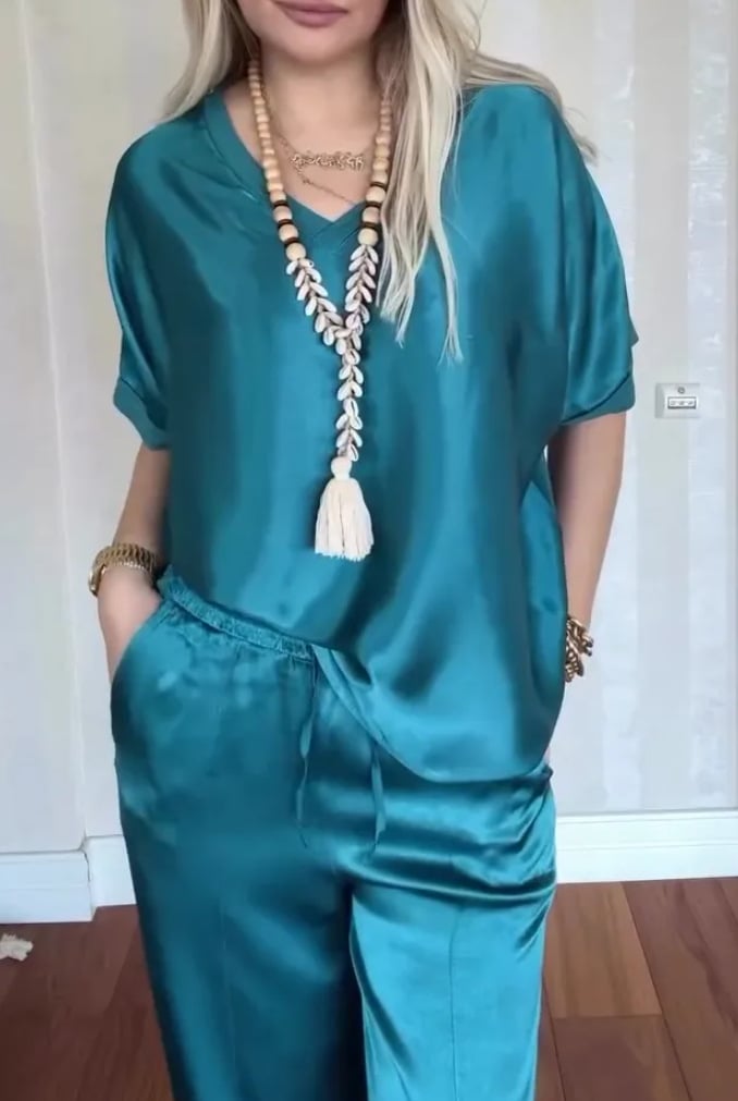 Women's Casual Comfortable V-neck Satin Short-sleeved Two-piece Suit