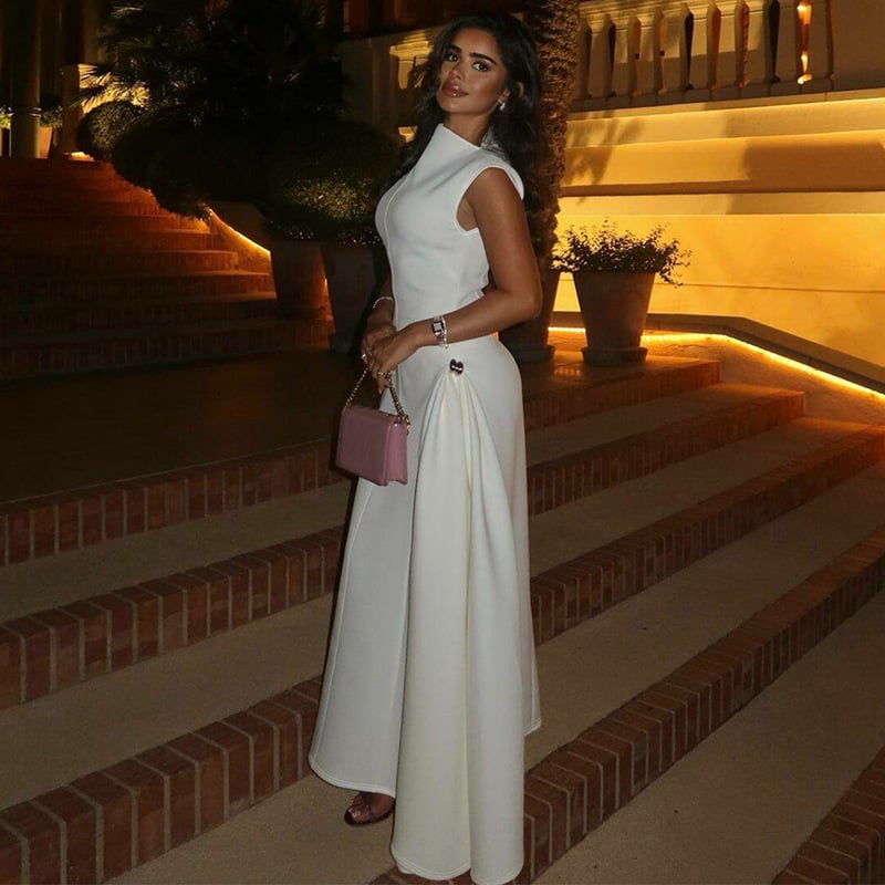 Sleeveless irregular neckline dress