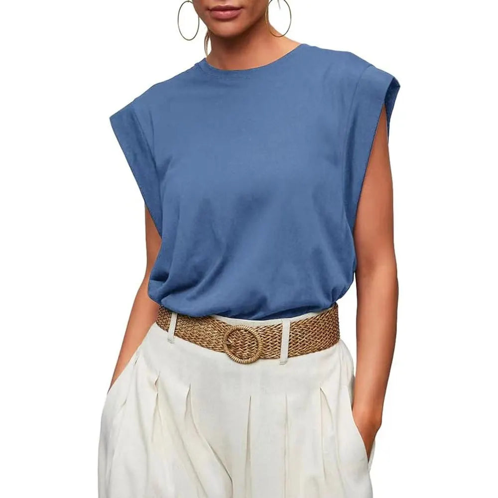 Solid colour top with round neck and wing sleeves