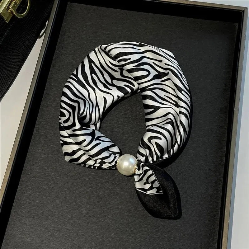 🔥 HOT SALE 🔥🧣 Effortless Glamour: Pop-On Pearl Necklace Scarf ✨