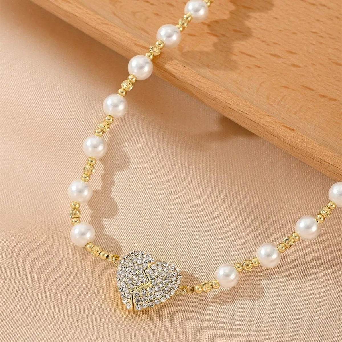 🔥 HOT SALE 🔥New Magnetic Pearl Heart Necklace
