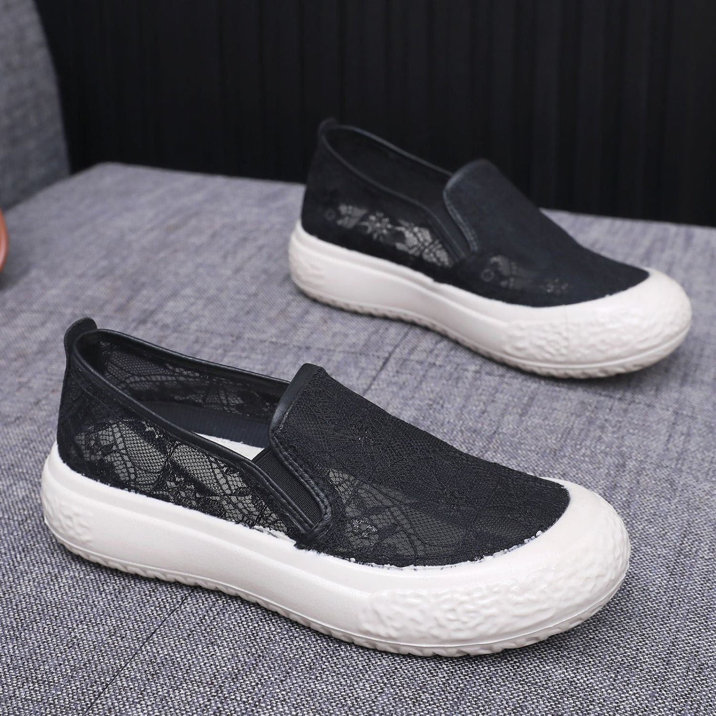 Hollow breathable thick-soled casual shoes